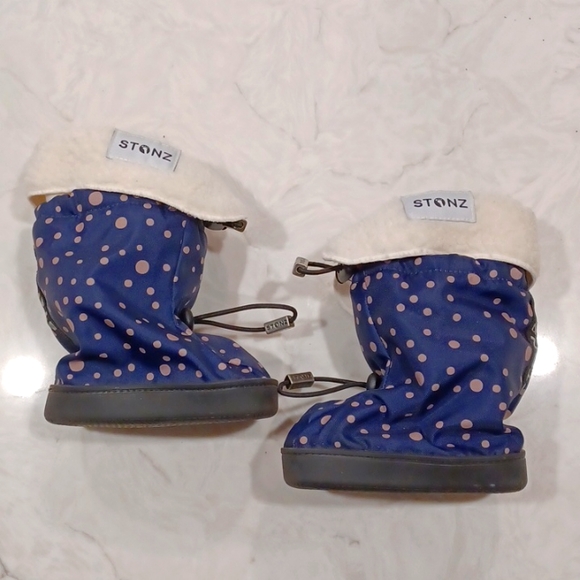 Stonz Toddler Winter Boots - Size large - Picture 1 of 4